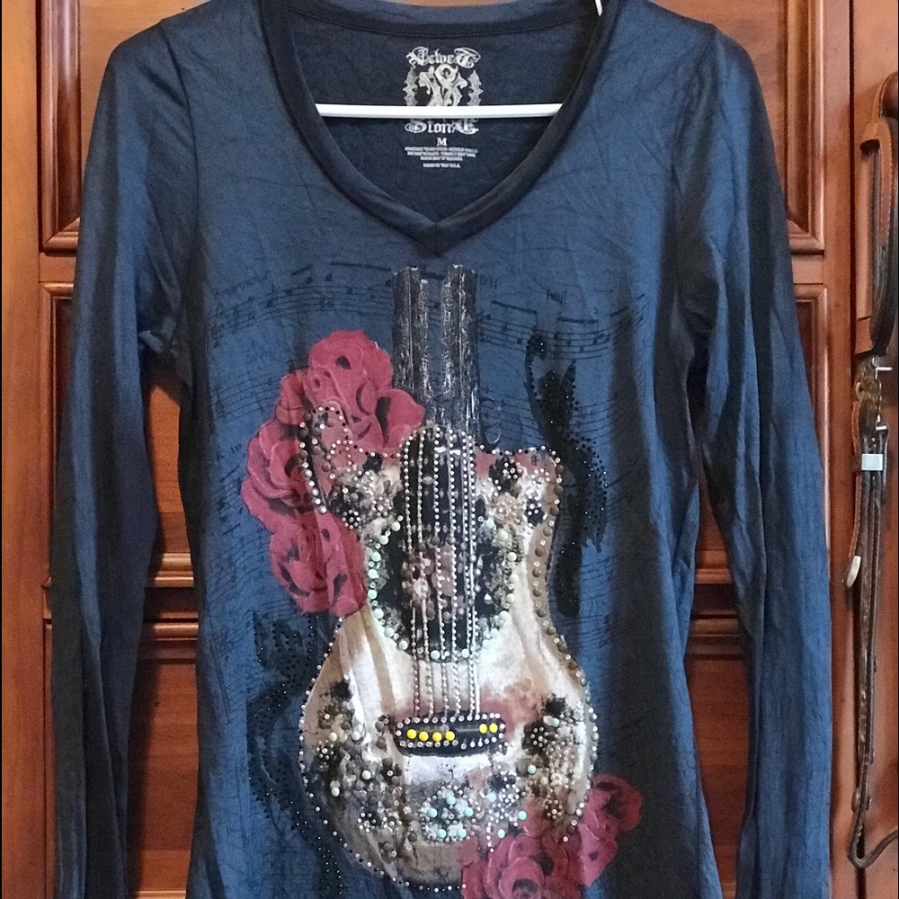 Velvet Stone top from the Buckle. Size Med